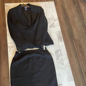 Ann Taylor 2piece Suit - Jacket & Skirt |Size 2P